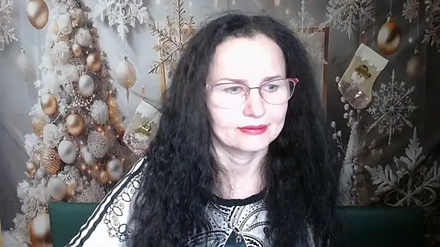 Snapshot of Miroslava_Happi chatting on 12.22.25 Miroslava Happi online show from 12.22.25
