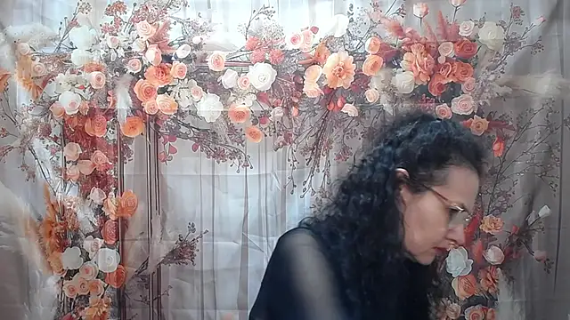 Miroslava Happi online show from 05.10.26