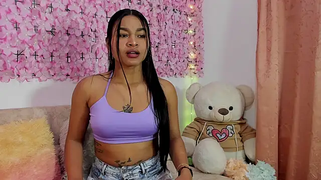 Snapshot of Lynda_Bonnie chatting on 10.18.25 Lynda Bonnie online show from 10.18.25