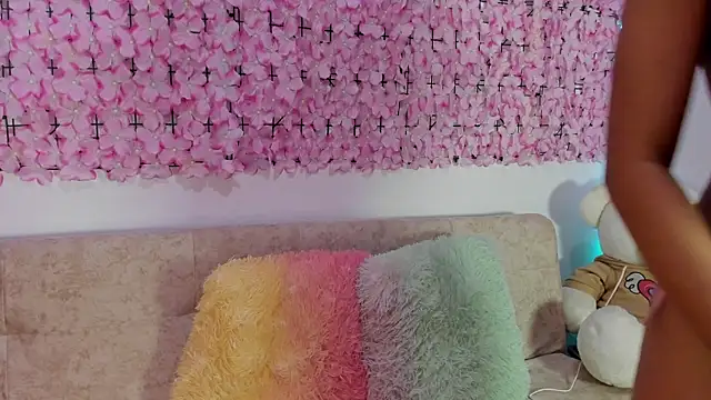 Snapshot of Lynda_Bonnie chatting on 10.25.25 Lynda Bonnie online show from 10.25.25