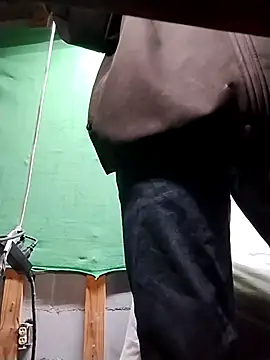 BrownSkinGuy420 online show from 02.11.25