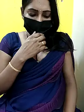 Snapshot of Thamarai28 chatting on 03.08.25 Thamarai28 online show from 03.08.25