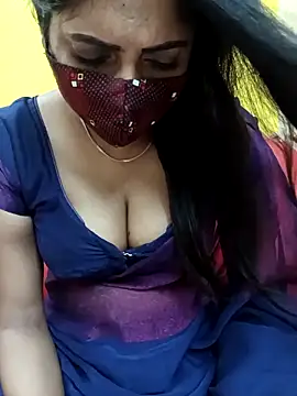 Snapshot of Thamarai28 chatting on 09.24.25 Thamarai28 online show from 09.24.25