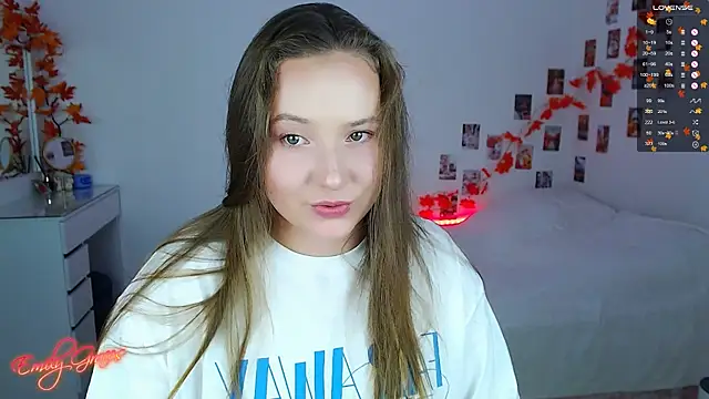 Snapshot of EmilyxxGraces chatting on 09.28.25 EmilyxxGraces online show from 09.28.25