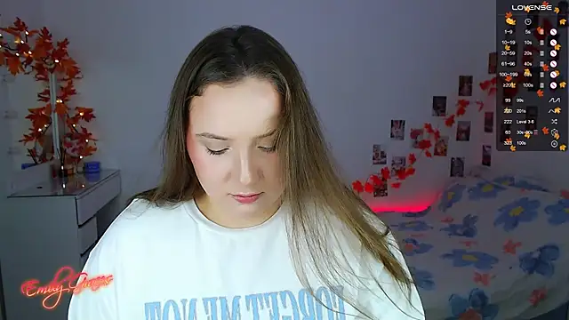 Snapshot of EmilyxxGraces chatting on 10.18.25 EmilyxxGraces online show from 10.18.25