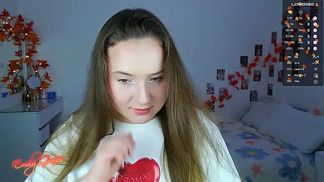 Snapshot of EmilyxxGraces chatting on 10.28.25 EmilyxxGraces online show from 10.28.25