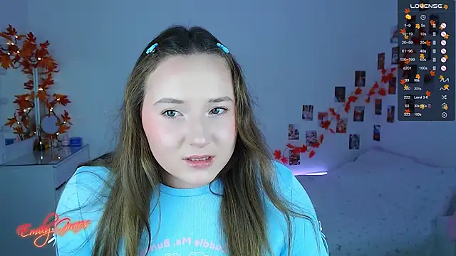 Snapshot of EmilyxxGraces chatting on 10.30.25 EmilyxxGraces online show from 10.30.25