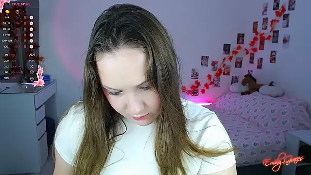 Snapshot of EmilyxxGraces chatting on 12.03.25 EmilyxxGraces online show from 12.03.25