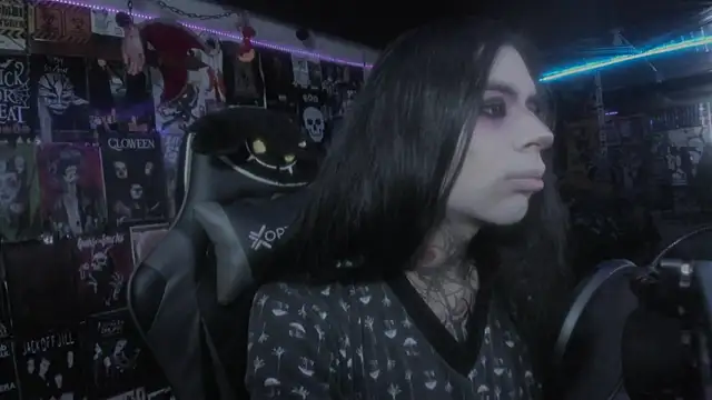 Snapshot of rotten_dreams chatting on 03.08.25 rotten dreams online show from 03.08.25