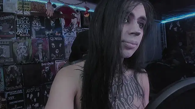 Snapshot of rotten_dreams chatting on 11.08.25 rotten dreams online show from 11.08.25