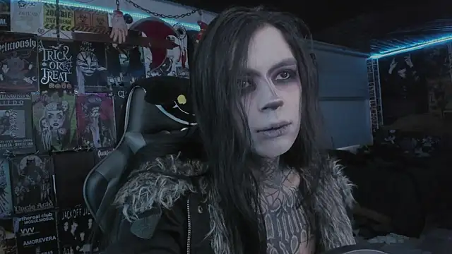 Snapshot of rotten_dreams chatting on 12.19.25 rotten dreams online show from 12.19.25