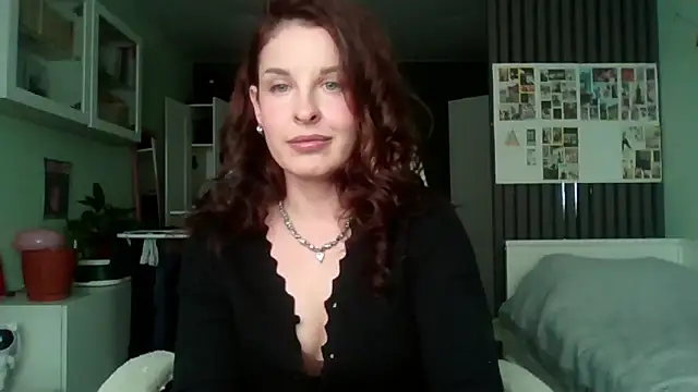 Snapshot of MollyBer chatting on 06.15.26 MollyBer online show from 06.15.26