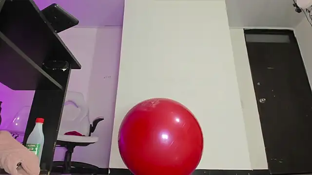 Snapshot of cristal_crossfitx chatting on 09.24.25 cristal crossfitx online show from 09.24.25