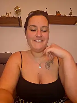 Snapshot of justtess chatting on 03.17.26 justtess online show from 03.17.26