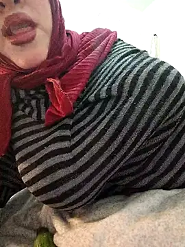 Snapshot of Malak-26 chatting on 02.25.26 Malak-26 online show from 02.25.26