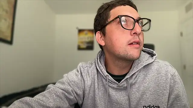 Snapshot of Milflover96 chatting on 10.31.25 Milflover96 online show from 10.31.25