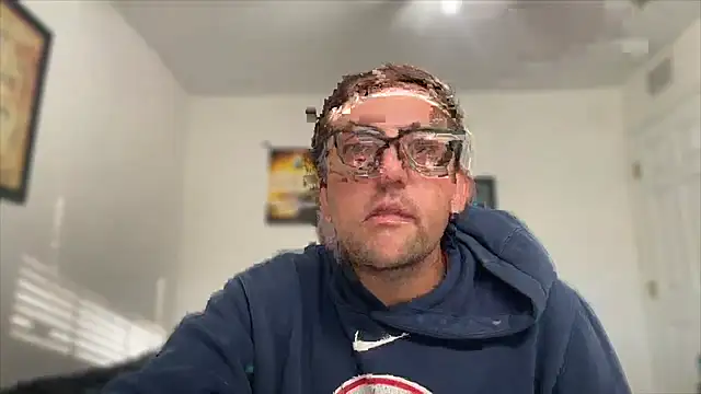 Snapshot of Milflover96 chatting on 11.12.25 Milflover96 online show from 11.12.25