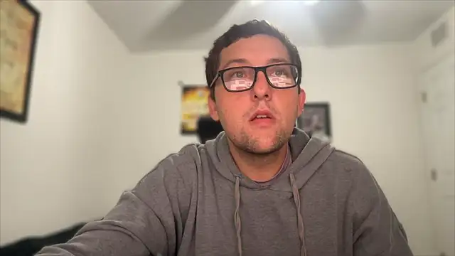 Snapshot of Milflover96 chatting on 11.25.25 Milflover96 online show from 11.25.25