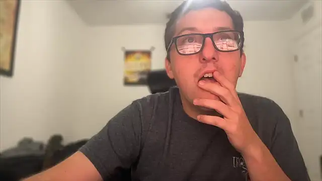 Snapshot of Milflover96 chatting on 11.26.25 Milflover96 online show from 11.26.25