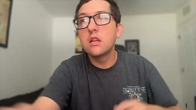 Snapshot of Milflover96 chatting on 11.30.25 Milflover96 online show from 11.30.25