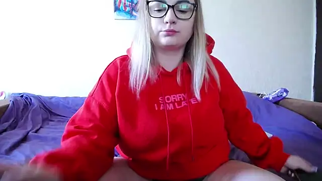 Snapshot of YourSwetiwGirl chatting on 04.28.26 YourSwetiwGirl online show from 04.28.26