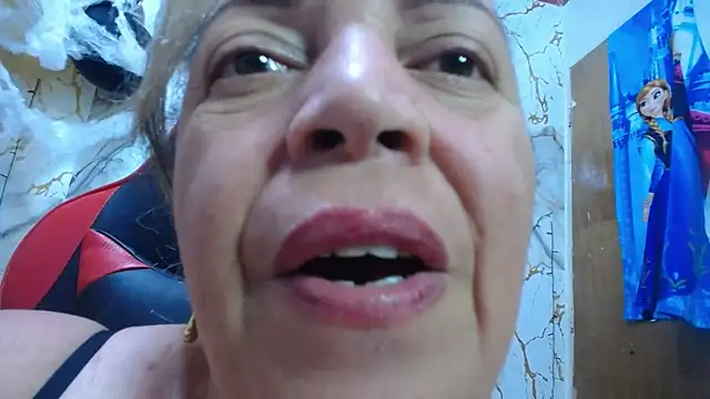 Snapshot of alina_maturehot chatting on 10.21.25 alina maturehot online show from 10.21.25