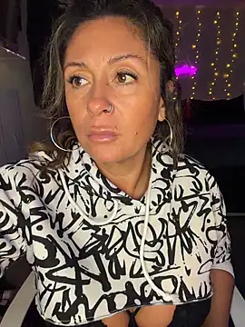 bossyroxy84 online show from 11.11.25