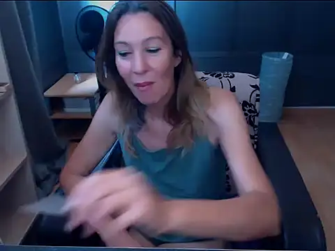 Snapshot of hannaha chatting on 07.15.26 hannaha online show from 07.15.26