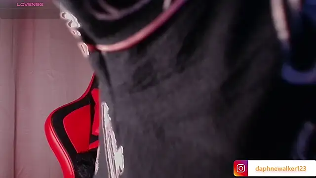 Daphnewalker   online show from 02.25.26