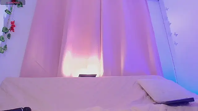 Daphnewalker   online show from 06.26.26