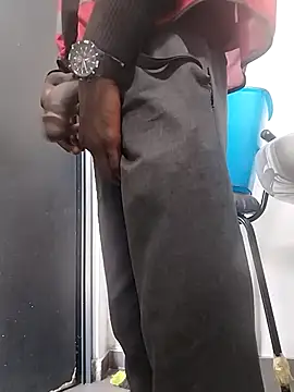 Snapshot of machinery98ron chatting on 12.17.25 machinery98ron online show from 12.17.25