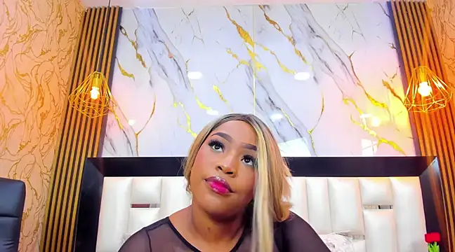 Snapshot of TianahGlow chatting on 02.24.25 TianahGlow online show from 02.24.25