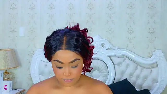 Snapshot of TianahGlow chatting on 11.06.25 TianahGlow online show from 11.06.25