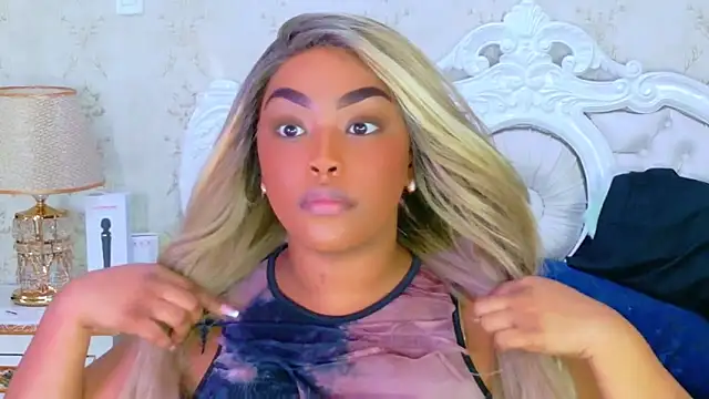 Snapshot of TianahGlow chatting on 11.13.25 TianahGlow online show from 11.13.25