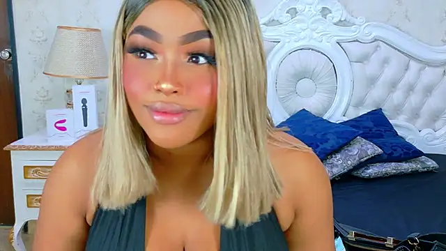 Snapshot of TianahGlow chatting on 11.27.25 TianahGlow online show from 11.27.25