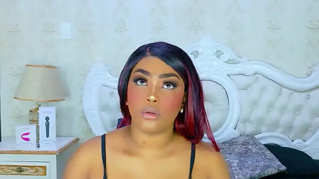 Snapshot of TianahGlow chatting on 12.22.25 TianahGlow online show from 12.22.25