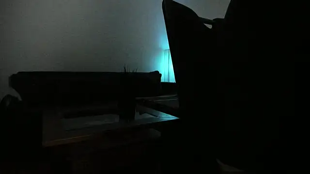 Snapshot of molicaremolicare chatting on 10.23.25 molicaremolicare online show from 10.23.25