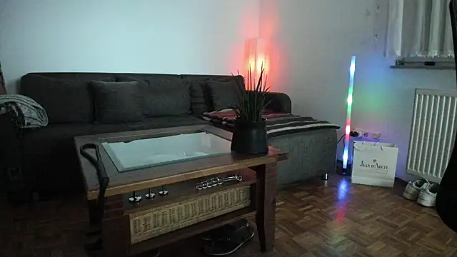 Snapshot of molicaremolicare chatting on 11.26.25 molicaremolicare online show from 11.26.25