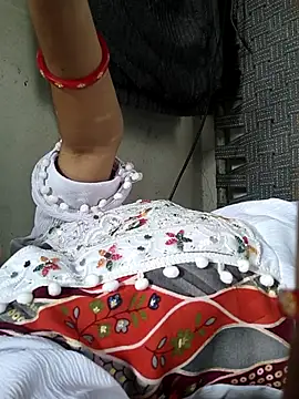 Snapshot of lovely----bhabhi chatting on 11.25.25 lovely----bhabhi online show from 11.25.25