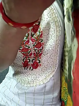 Snapshot of lovely----bhabhi chatting on 12.18.25 lovely----bhabhi online show from 12.18.25