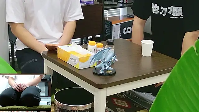 Snapshot of YARASERO-kun chatting on 02.25.26 YARASERO-kun online show from 02.25.26