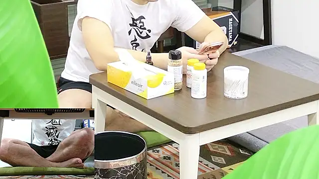 Snapshot of YARASERO-kun chatting on 02.28.26 YARASERO-kun online show from 02.28.26