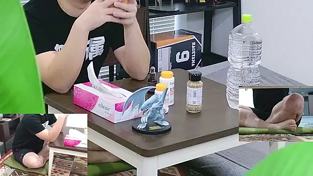 Snapshot of YARASERO-kun chatting on 03.10.26 YARASERO-kun online show from 03.10.26