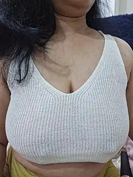 Snapshot of Jassi_Does chatting on 07.22.26 Jassi Does online show from 07.22.26