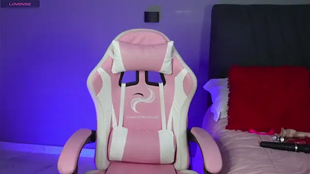 Snapshot of alejandra_jonees chatting on 12.04.25 alejandra jonees online show from 12.04.25