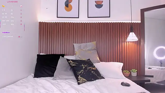 julietaevanns online show from 03.06.25