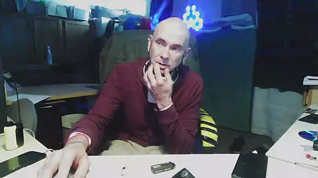 Snapshot of TommyDoggg chatting on 02.14.25 TommyDoggg online show from 02.14.25