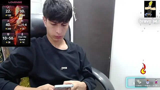 Snapshot of Estiv18_ chatting on 03.17.25 Estiv18 online show from 03.17.25