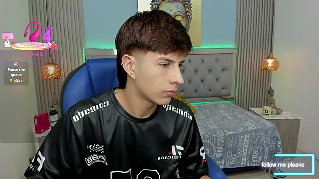 Snapshot of Estiv18_ chatting on 12.01.25 Estiv18 online show from 12.01.25