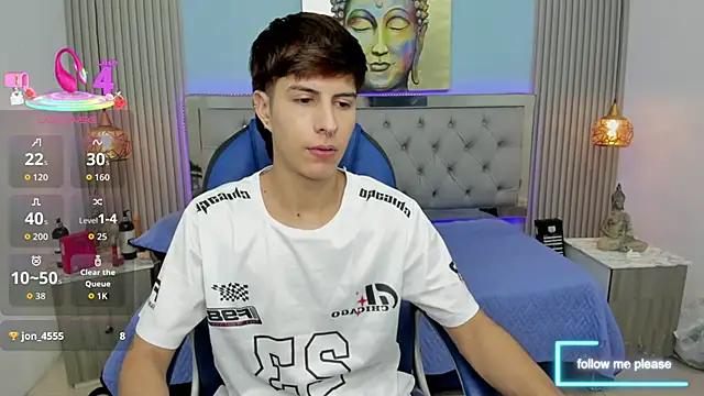 Snapshot of Estiv18_ chatting on 12.05.25 Estiv18 online show from 12.05.25